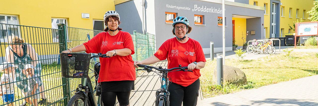 Zwei Mitarbeiterinnen mit ihren Job-Bikes